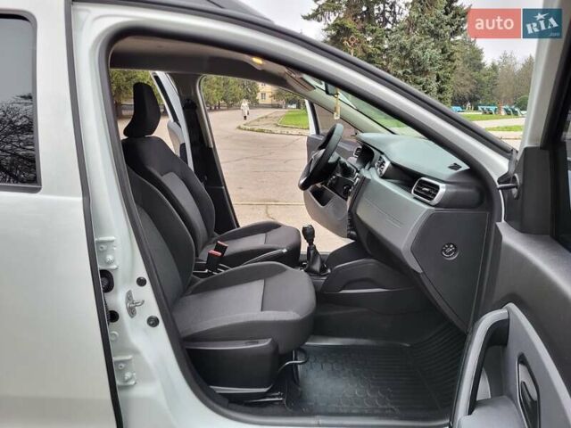 Білий Рено Дастер, об'ємом двигуна 1.5 л та пробігом 43 тис. км за 15800 $, фото 36 на Automoto.ua