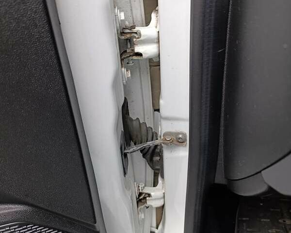 Белый Рено Дастер, объемом двигателя 1.6 л и пробегом 58 тыс. км за 16200 $, фото 17 на Automoto.ua