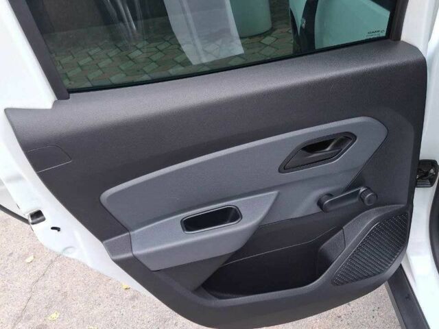 Белый Рено Дастер, объемом двигателя 1.5 л и пробегом 25 тыс. км за 17800 $, фото 12 на Automoto.ua