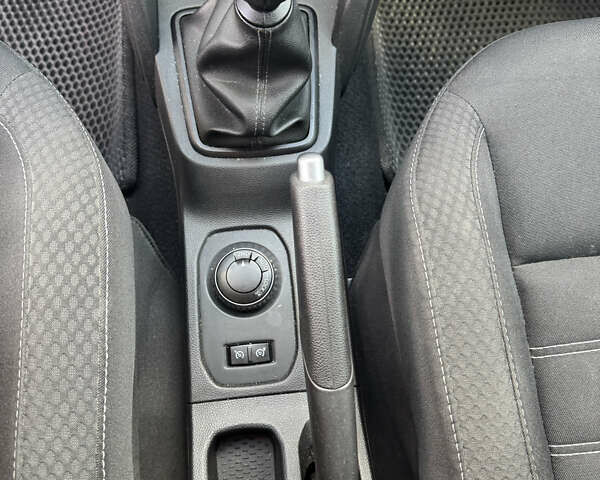 Білий Рено Дастер, об'ємом двигуна 1.6 л та пробігом 66 тис. км за 17000 $, фото 4 на Automoto.ua