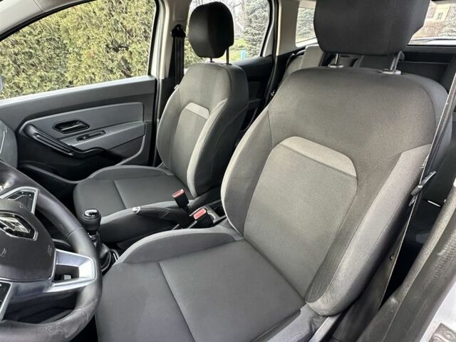 Білий Рено Дастер, об'ємом двигуна 1.5 л та пробігом 222 тис. км за 15500 $, фото 13 на Automoto.ua