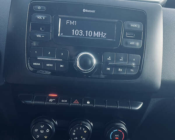 Белый Рено Дастер, объемом двигателя 1.6 л и пробегом 120 тыс. км за 14500 $, фото 25 на Automoto.ua