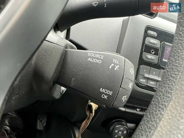 Белый Рено Дастер, объемом двигателя 1.6 л и пробегом 183 тыс. км за 14008 $, фото 25 на Automoto.ua