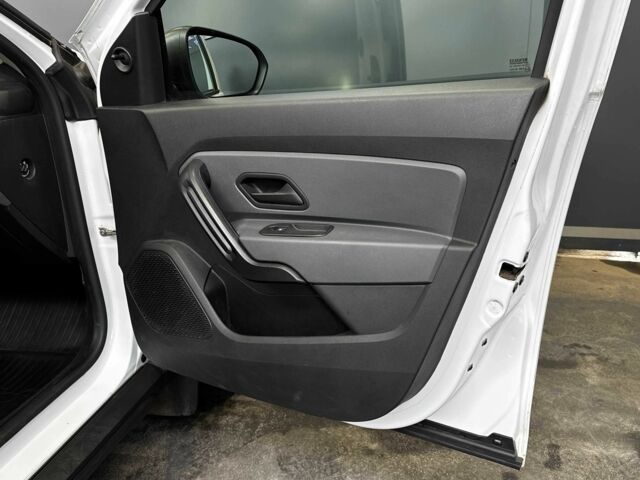 Белый Рено Дастер, объемом двигателя 1.5 л и пробегом 181 тыс. км за 14000 $, фото 21 на Automoto.ua