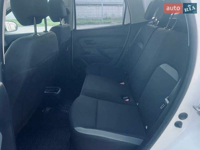 Білий Рено Дастер, об'ємом двигуна 1.6 л та пробігом 128 тис. км за 11000 $, фото 26 на Automoto.ua