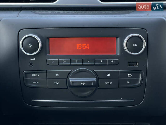 Белый Рено Дастер, объемом двигателя 1.6 л и пробегом 27 тыс. км за 16700 $, фото 19 на Automoto.ua