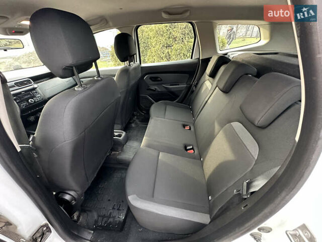 Білий Рено Дастер, об'ємом двигуна 1.5 л та пробігом 222 тис. км за 15500 $, фото 16 на Automoto.ua