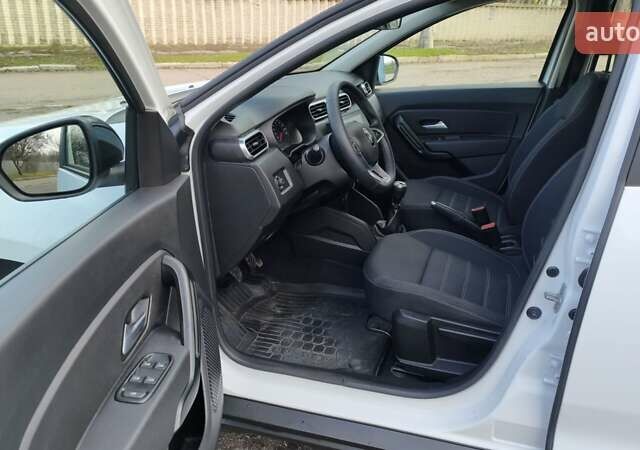 Белый Рено Дастер, объемом двигателя 1.5 л и пробегом 80 тыс. км за 13500 $, фото 17 на Automoto.ua