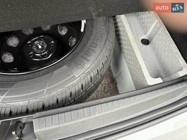 Белый Рено Дастер, объемом двигателя 1.5 л и пробегом 140 тыс. км за 16100 $, фото 20 на Automoto.ua