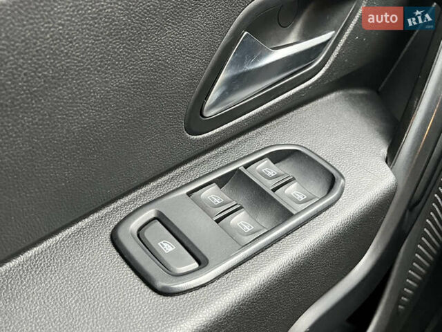 Білий Рено Дастер, об'ємом двигуна 1.46 л та пробігом 92 тис. км за 16900 $, фото 43 на Automoto.ua