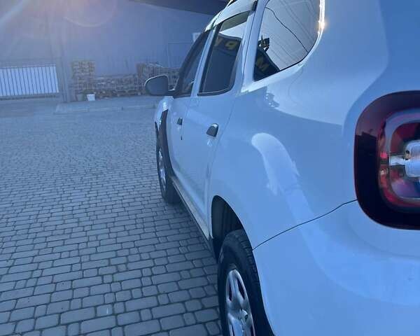 Белый Рено Дастер, объемом двигателя 1.6 л и пробегом 139 тыс. км за 12900 $, фото 5 на Automoto.ua