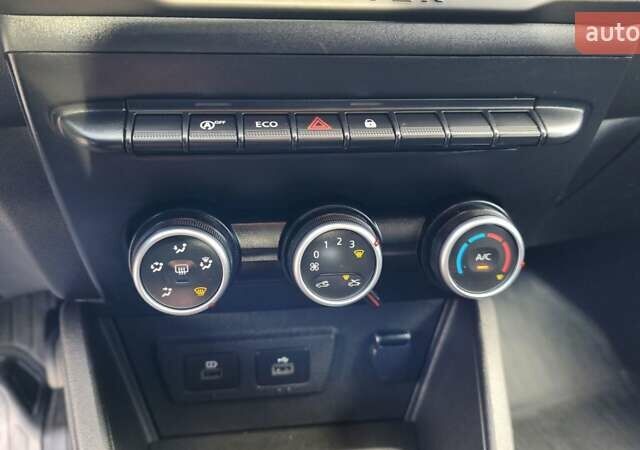 Белый Рено Дастер, объемом двигателя 1.5 л и пробегом 80 тыс. км за 13500 $, фото 21 на Automoto.ua