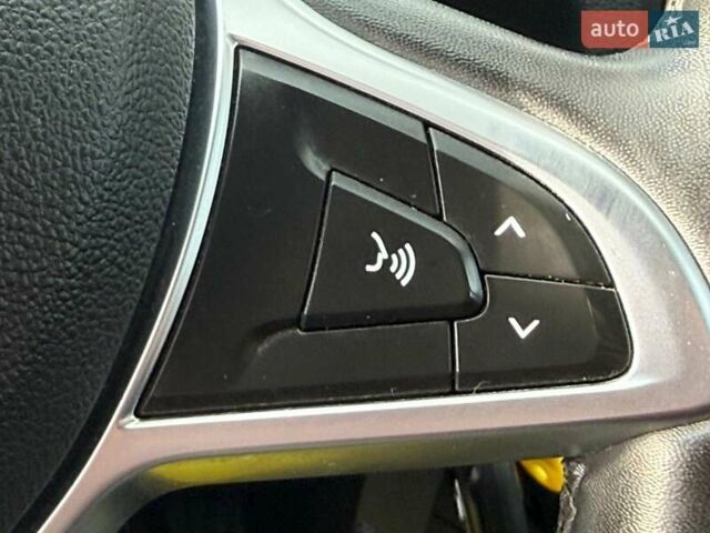 Білий Рено Дастер, об'ємом двигуна 1.46 л та пробігом 159 тис. км за 18800 $, фото 31 на Automoto.ua