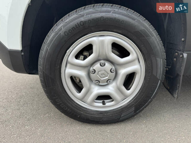 Білий Рено Дастер, об'ємом двигуна 1.6 л та пробігом 39 тис. км за 17300 $, фото 11 на Automoto.ua