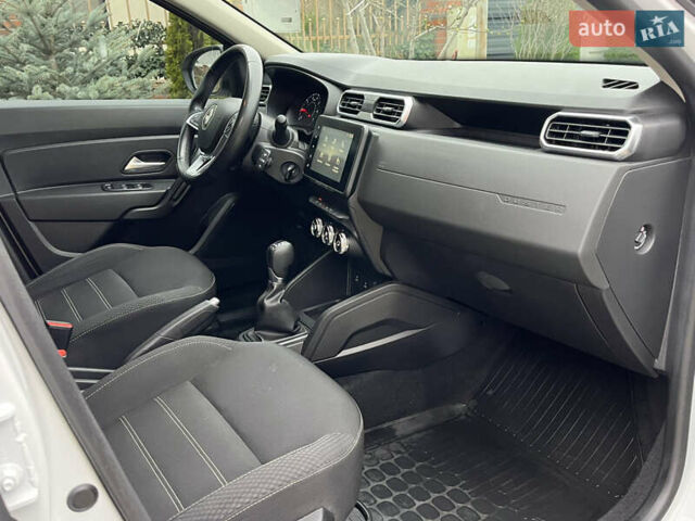 Білий Рено Дастер, об'ємом двигуна 1.46 л та пробігом 92 тис. км за 16900 $, фото 53 на Automoto.ua