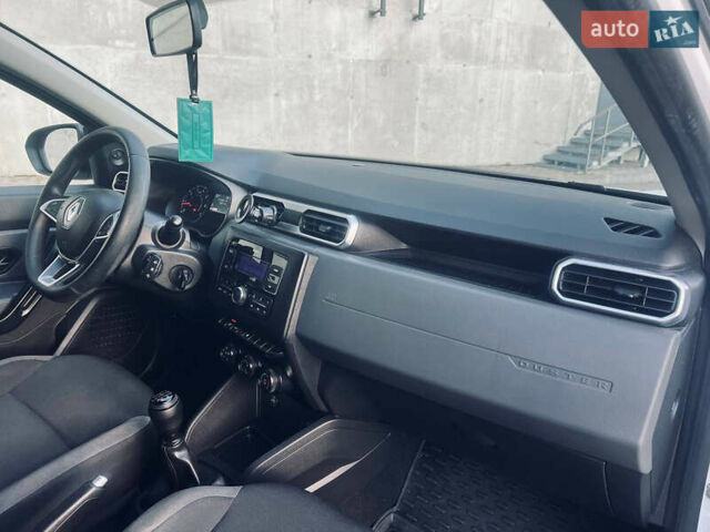 Білий Рено Дастер, об'ємом двигуна 1.6 л та пробігом 128 тис. км за 11000 $, фото 15 на Automoto.ua