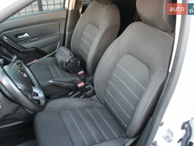 Білий Рено Дастер, об'ємом двигуна 1.5 л та пробігом 120 тис. км за 16900 $, фото 18 на Automoto.ua