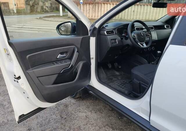 Белый Рено Дастер, объемом двигателя 1.5 л и пробегом 80 тыс. км за 13500 $, фото 16 на Automoto.ua
