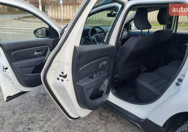Белый Рено Дастер, объемом двигателя 1.5 л и пробегом 80 тыс. км за 13500 $, фото 15 на Automoto.ua