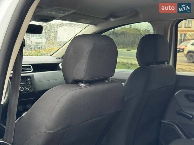 Белый Рено Дастер, объемом двигателя 1.6 л и пробегом 59 тыс. км за 13450 $, фото 27 на Automoto.ua