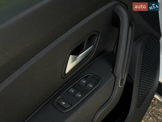 Білий Рено Дастер, об'ємом двигуна 1.6 л та пробігом 28 тис. км за 16800 $, фото 68 на Automoto.ua