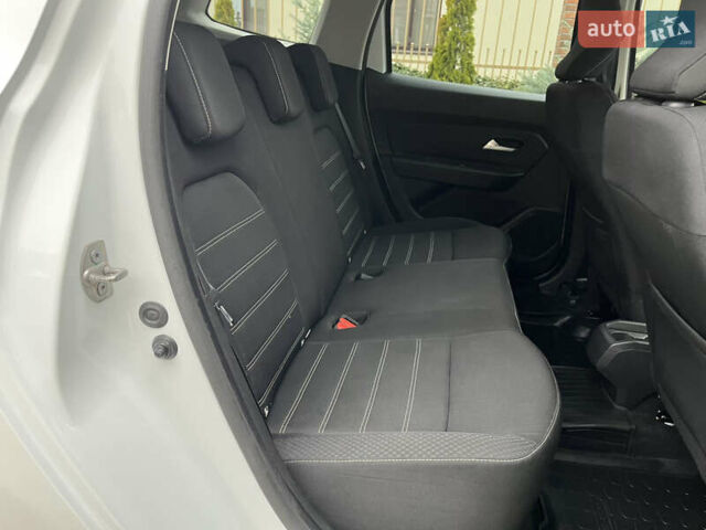 Білий Рено Дастер, об'ємом двигуна 1.46 л та пробігом 92 тис. км за 16900 $, фото 58 на Automoto.ua