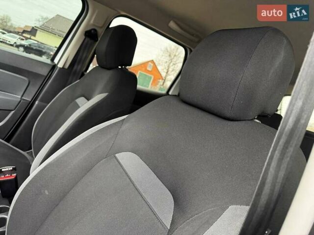 Белый Рено Дастер, объемом двигателя 1.6 л и пробегом 59 тыс. км за 13450 $, фото 23 на Automoto.ua