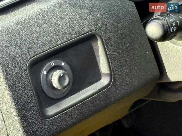 Білий Рено Дастер, об'ємом двигуна 1.46 л та пробігом 159 тис. км за 18800 $, фото 26 на Automoto.ua