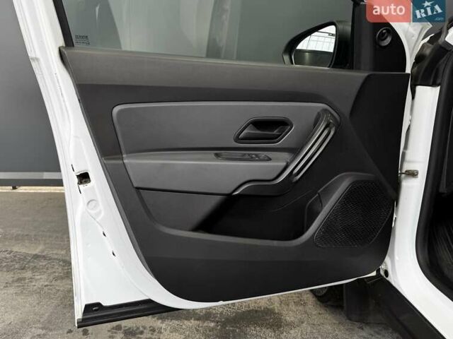 Рено Дастер 2021 в Киеве на Automoto.ua Белый Рено Дастер, объемом двигателя 1.5 л и пробегом 181 тыс. км за 14000 $, фото 35 на Automoto.ua