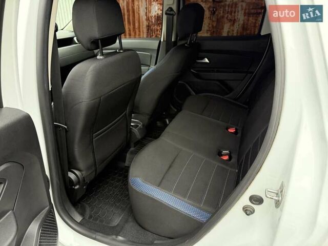 Белый Рено Дастер, объемом двигателя 1.5 л и пробегом 140 тыс. км за 16100 $, фото 12 на Automoto.ua