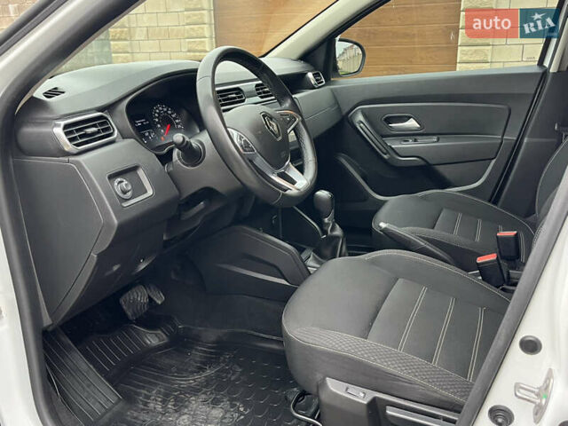 Білий Рено Дастер, об'ємом двигуна 1.46 л та пробігом 92 тис. км за 16900 $, фото 45 на Automoto.ua