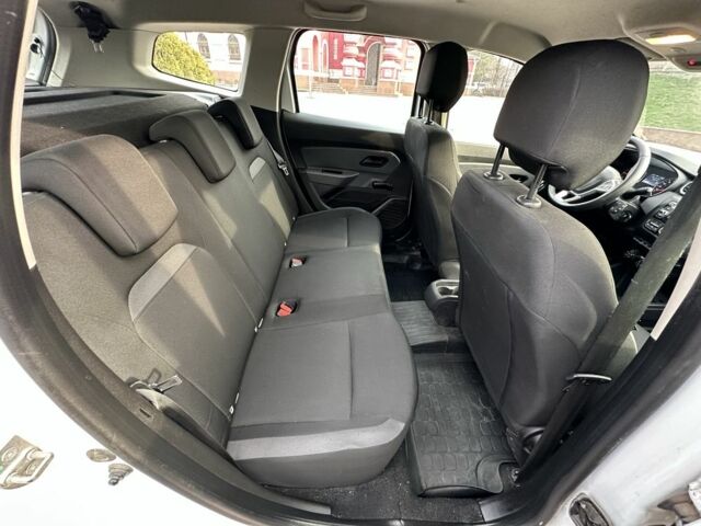 Білий Рено Дастер, об'ємом двигуна 1.5 л та пробігом 222 тис. км за 15500 $, фото 11 на Automoto.ua