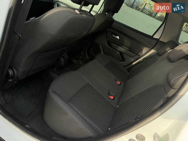 Білий Рено Дастер, об'ємом двигуна 1.6 л та пробігом 28 тис. км за 16800 $, фото 85 на Automoto.ua