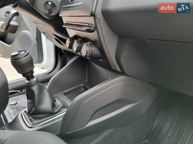 Білий Рено Дастер, об'ємом двигуна 1.5 л та пробігом 43 тис. км за 15800 $, фото 37 на Automoto.ua