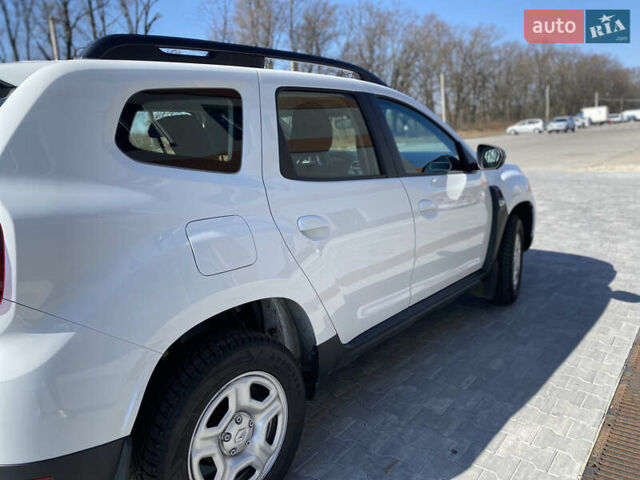 Белый Рено Дастер, объемом двигателя 1.5 л и пробегом 122 тыс. км за 17899 $, фото 12 на Automoto.ua