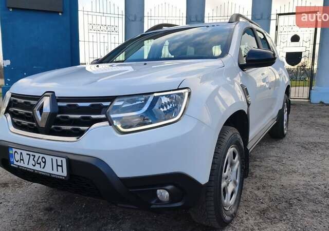 Белый Рено Дастер, объемом двигателя 1.5 л и пробегом 80 тыс. км за 13500 $, фото 2 на Automoto.ua