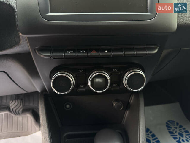 Білий Рено Дастер, об'ємом двигуна 1.6 л та пробігом 28 тис. км за 16800 $, фото 79 на Automoto.ua