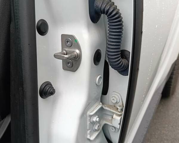 Белый Рено Дастер, объемом двигателя 1.6 л и пробегом 58 тыс. км за 16200 $, фото 15 на Automoto.ua