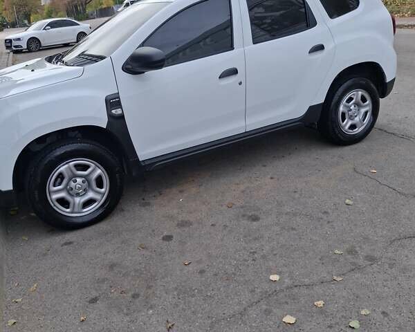 Белый Рено Дастер, объемом двигателя 1.5 л и пробегом 25 тыс. км за 17800 $, фото 7 на Automoto.ua