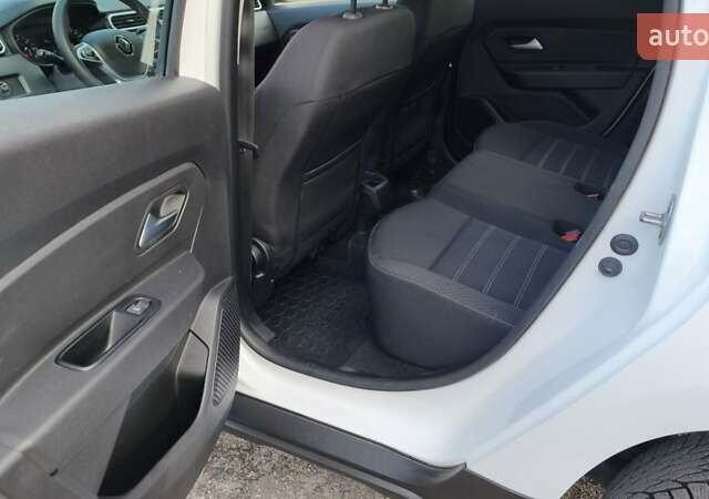 Белый Рено Дастер, объемом двигателя 1.5 л и пробегом 80 тыс. км за 13500 $, фото 30 на Automoto.ua