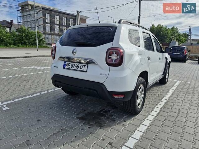 Белый Рено Дастер, объемом двигателя 1.6 л и пробегом 107 тыс. км за 14000 $, фото 4 на Automoto.ua