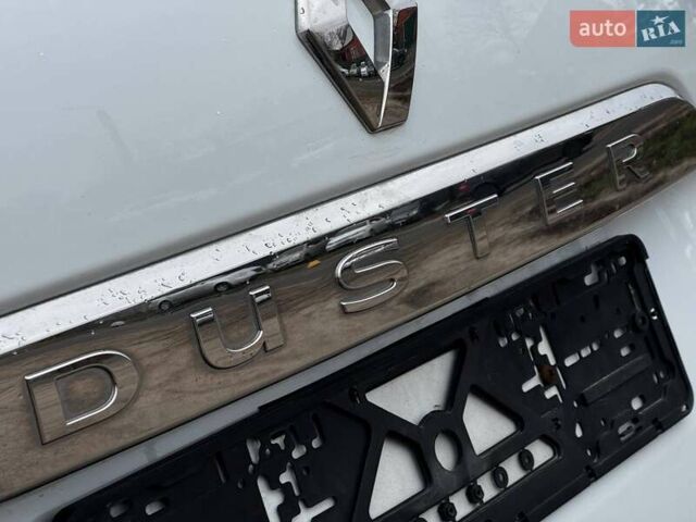 Белый Рено Дастер, объемом двигателя 1.6 л и пробегом 59 тыс. км за 13450 $, фото 17 на Automoto.ua