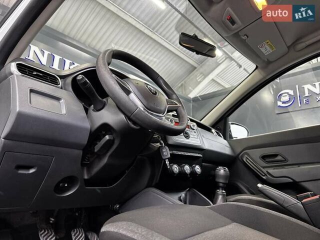 Рено Дастер 2021 в Киеве на Automoto.ua Белый Рено Дастер, объемом двигателя 1.5 л и пробегом 181 тыс. км за 14000 $, фото 28 на Automoto.ua