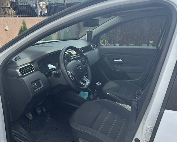 Білий Рено Дастер, об'ємом двигуна 1.6 л та пробігом 66 тис. км за 17000 $, фото 6 на Automoto.ua