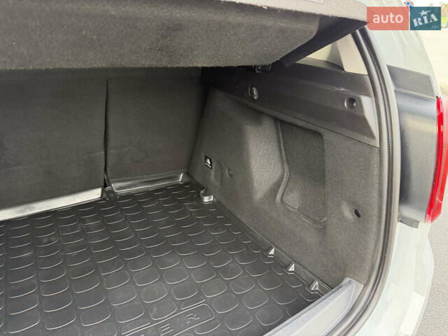 Білий Рено Дастер, об'ємом двигуна 1.6 л та пробігом 28 тис. км за 16800 $, фото 96 на Automoto.ua