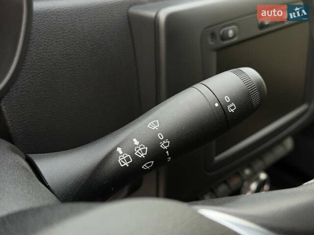 Білий Рено Дастер, об'ємом двигуна 1.6 л та пробігом 28 тис. км за 16800 $, фото 77 на Automoto.ua