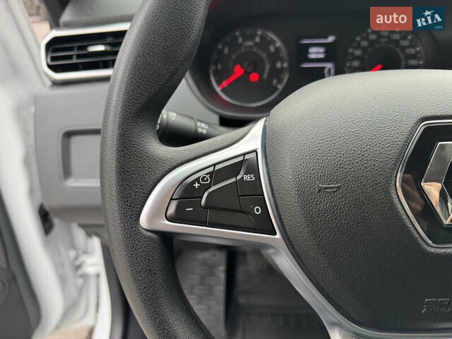 Білий Рено Дастер, об'ємом двигуна 1.6 л та пробігом 39 тис. км за 17300 $, фото 23 на Automoto.ua