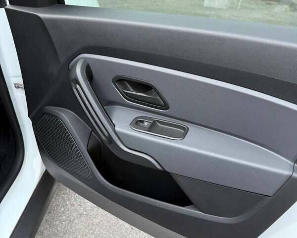 Белый Рено Дастер, объемом двигателя 1.46 л и пробегом 46 тыс. км за 20000 $, фото 6 на Automoto.ua