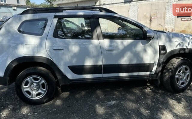 Білий Рено Дастер, об'ємом двигуна 1.6 л та пробігом 5 тис. км за 16900 $, фото 9 на Automoto.ua