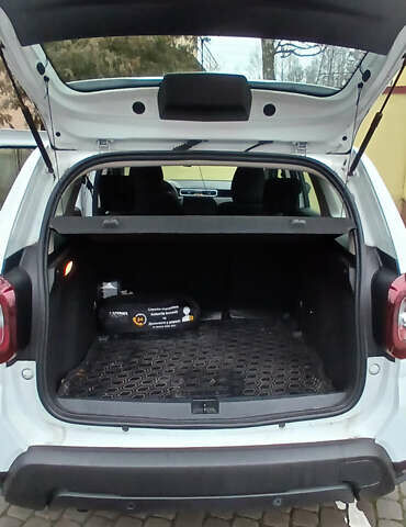 Белый Рено Дастер, объемом двигателя 1.6 л и пробегом 33 тыс. км за 16200 $, фото 27 на Automoto.ua